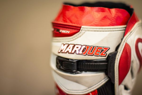 bota_marc_marquez